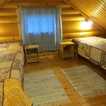 Cottage-karaoke Koivikko شاليه